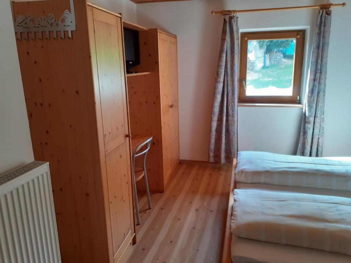 Pension Wirt Am Bach 테렌토 외부 사진